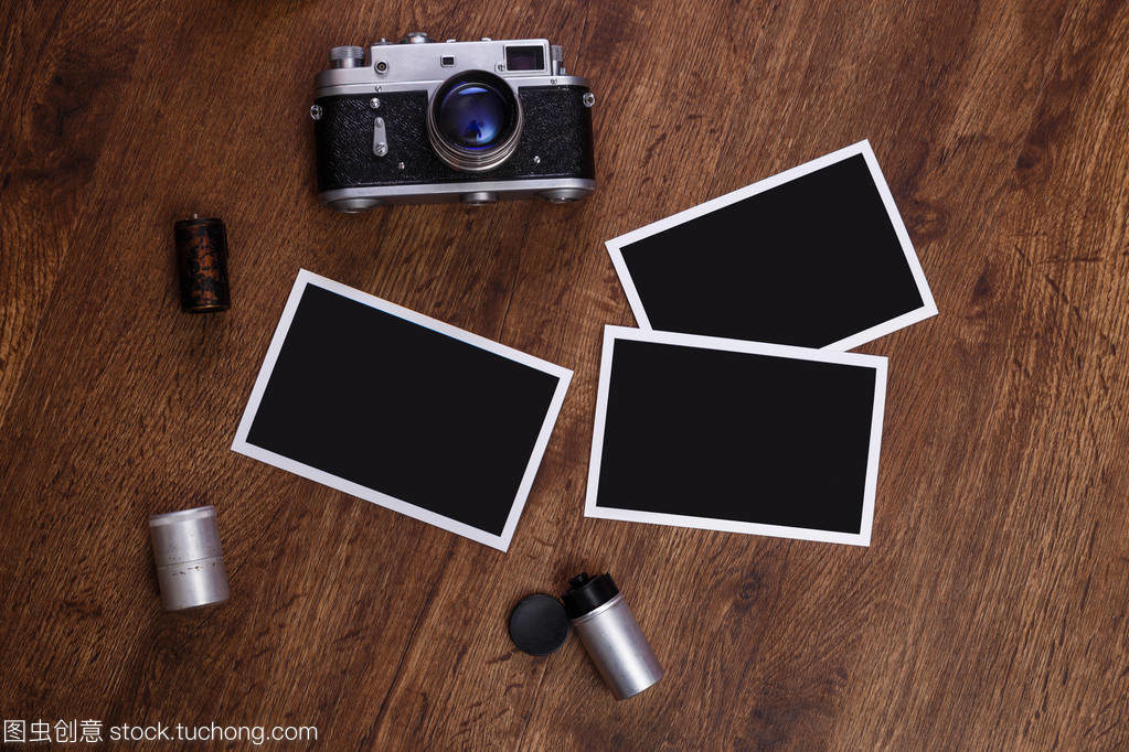 老式相機與空相框 時光凝固的藝術(shù)