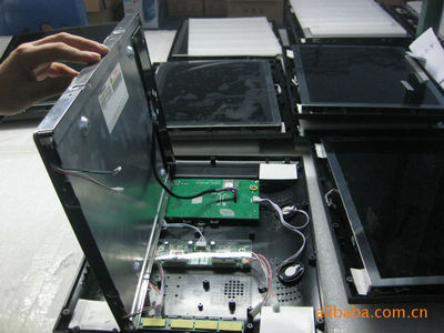 工廠直供15寸數碼相框與廣告機 專業(yè)生產、價格優(yōu)勢、配套掛架